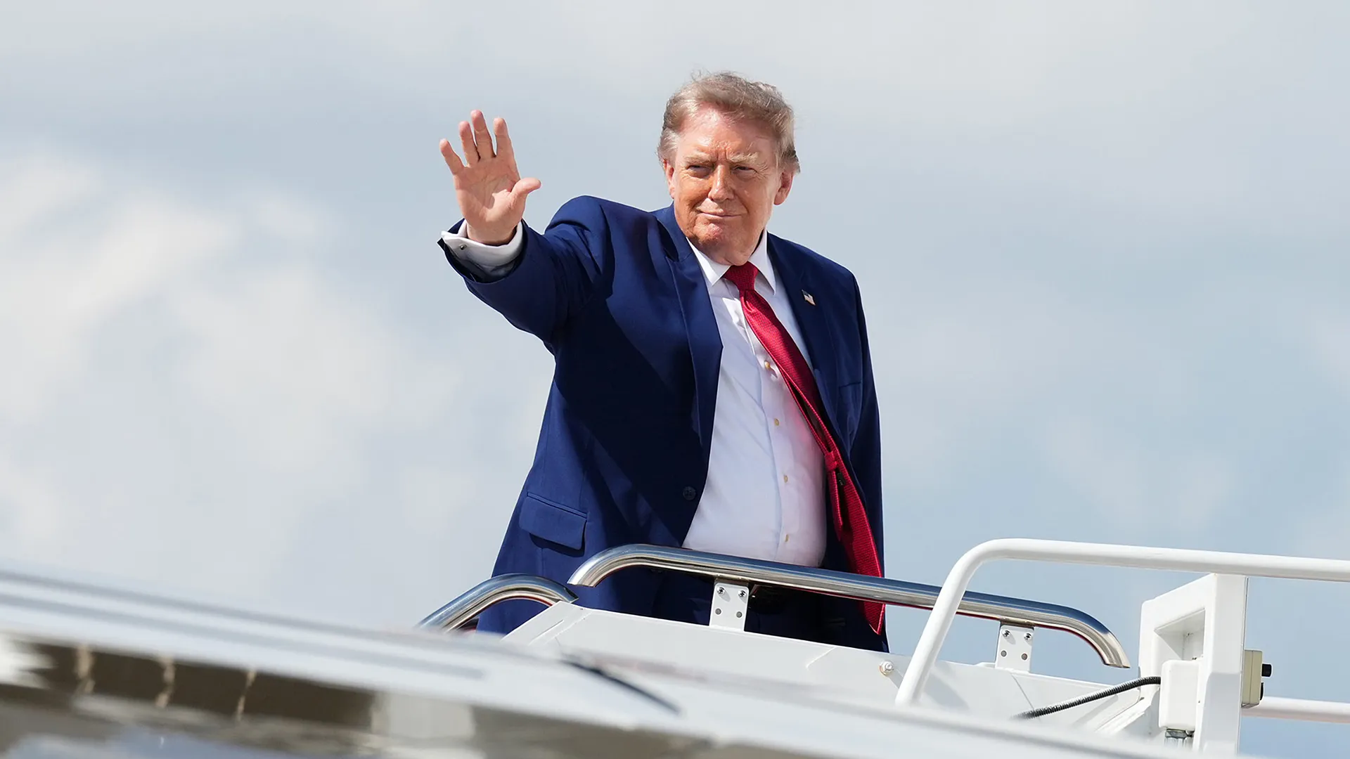 Trump cere oprirea atacurilor, Zelenski lovește rafinăriile rusești